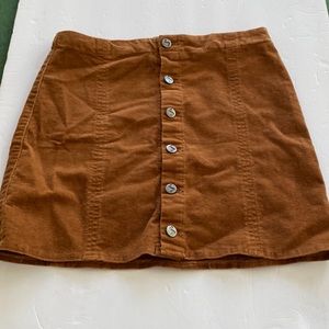 Scisson brown mini skirt with buttons at the front. Juniors XL